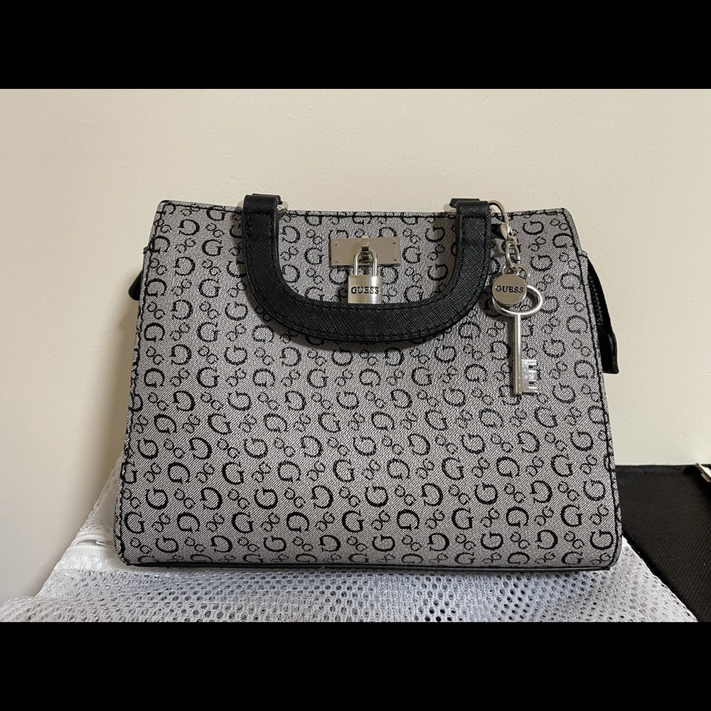 Guess Hand Purse (small)